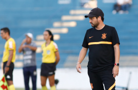 Arthur Elias em jogo contra o So Jos pelo Campeonato Brasileiro Feminino 2022