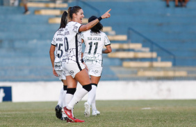 Gabi Zanotti  e Salazar em jogo contra o So Jos pelo Campeonato Brasileiro Feminino 2022