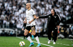 Fbio Santos durante a partida entre Corinthians e So Paulo