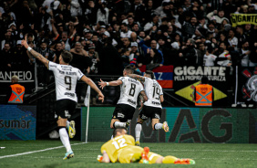 Corinthians abriu o placar contra o Fluminense ainda no primeiro tempo