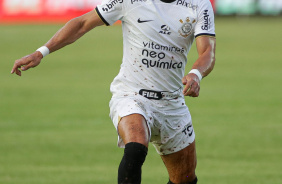 Giuliano conduz a bola em empate com a Inter de Limeira no Paulisto