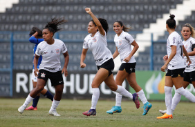 Yasmim comemora gol marcado contra o Cruzeiro pelo Brasileiro Feminino