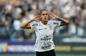 Jheniffer marcou um dos gols do Corinthians na final do Brasileiro Feminino