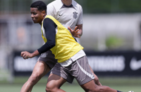 Gustavo Henrique e Wesley em ao no treino do Corinthians