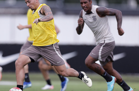Ryan e Paulinho em ao no treino do Corinthians