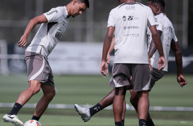 Joo Pedro, Cac e Flix Torres durante treino do Corinthians no CT