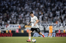 Rodrigo Garro em ao no jogo do Corinthians