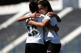 Duda Sampaio e Portilho comemorando gol