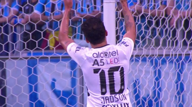 Jadson marcou o gol da vitria do Corinthians