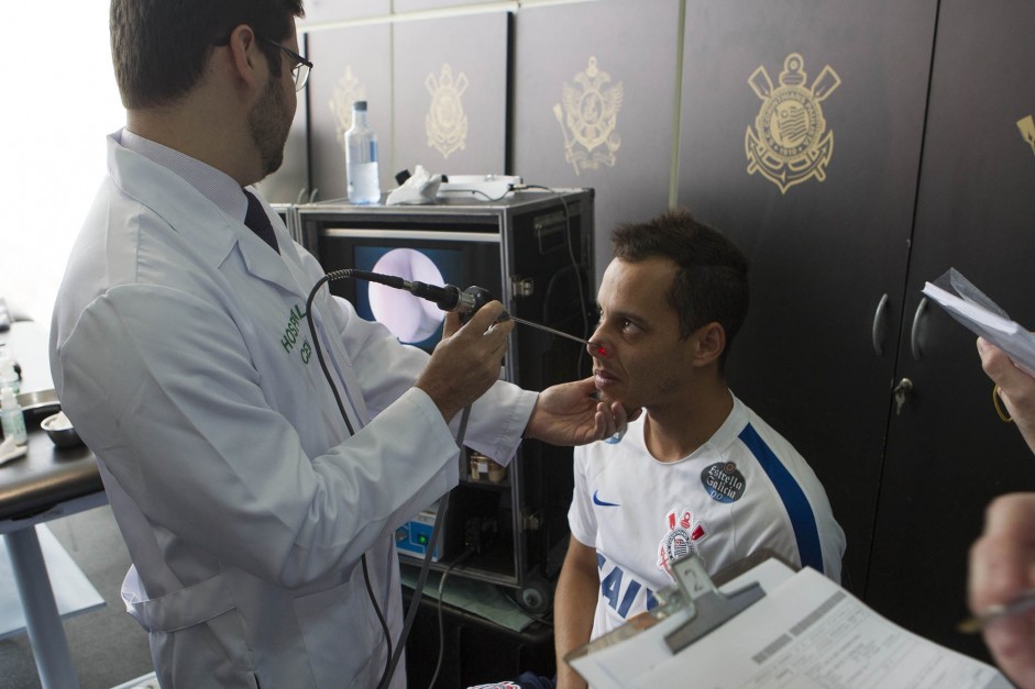 Rodriguinho faz exames no CT Joaquim Grava