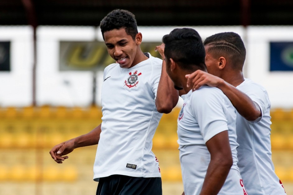 Fessin anotou o nico gol do Corinthians no jogo contra o Palmeiras pelo Paulista Sub-20