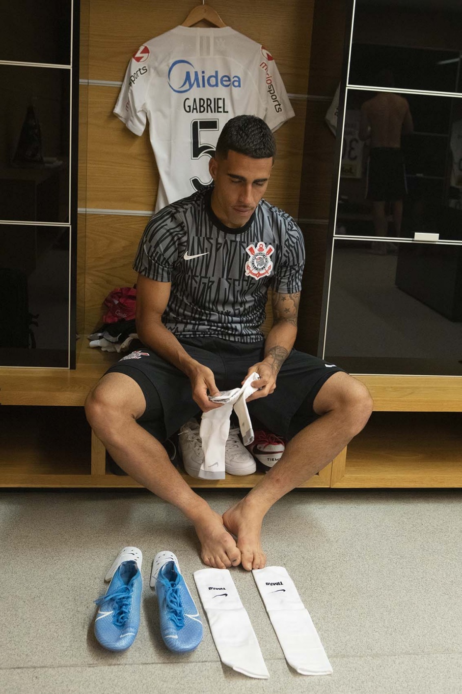 Gabriel no vestirio da Arena Corinthians antes da partida contra o Ituano
