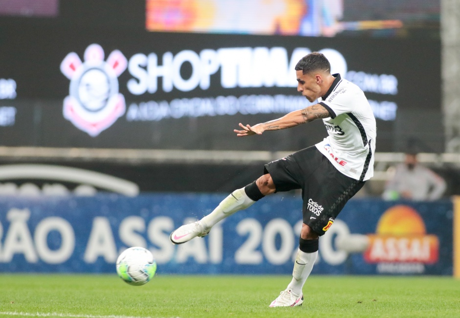 Gabriel na derrota para o Atltico Mineiro, na Neo Qumica Arena, pelo Brasileiro