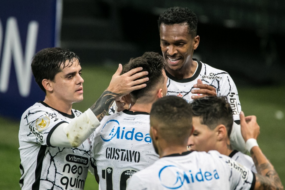 Gustavo Silva, J e companheiros durante partida entre Corinthians e Sport, pelo Brasileiro