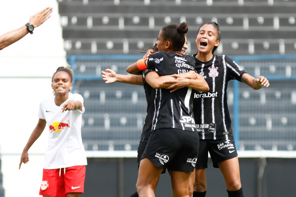 Grazi, Bianca e Jaque durante comemorao do segundo gol do Corinthians