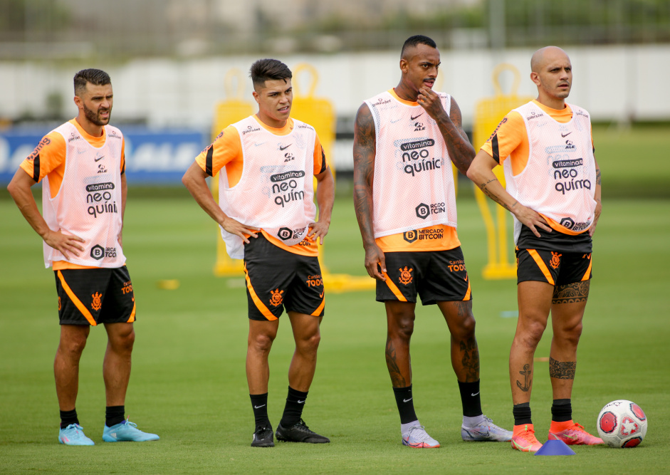 Jnior Moraes, Roni, Raul Gustavo e Fbio Santos no CT Joaquim Grava