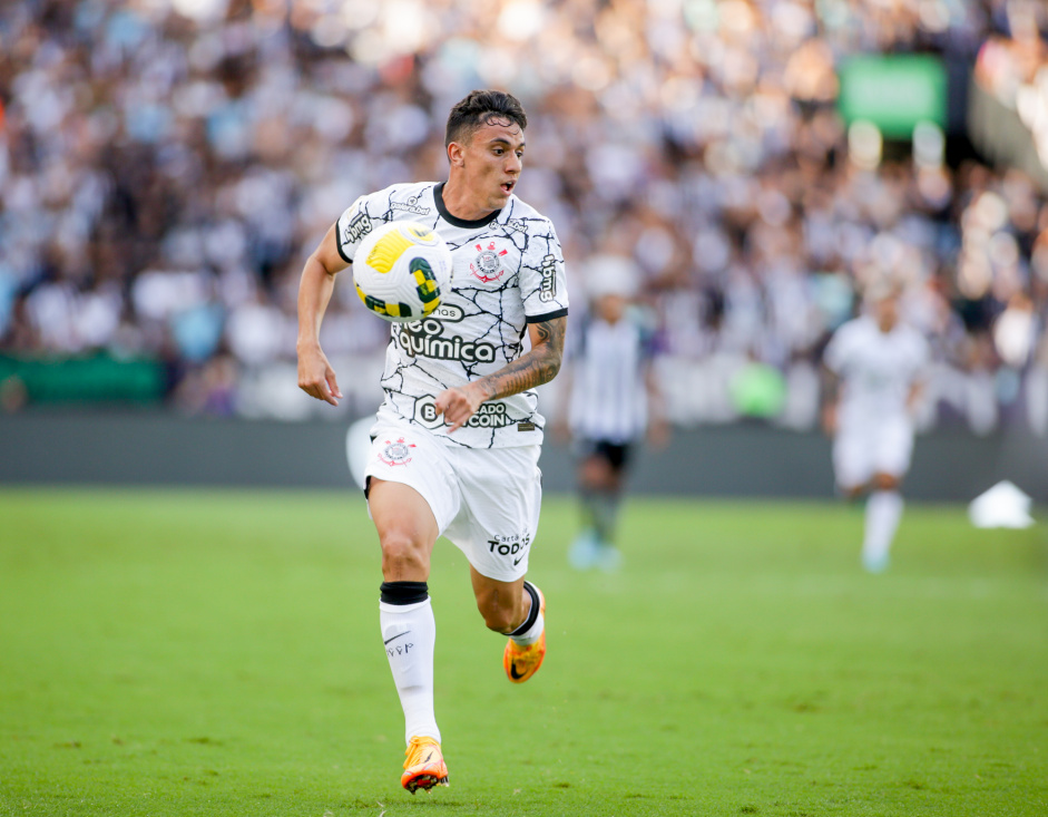 Mantuan foi um dos titulares da estreia do Corinthians no Brasileiro