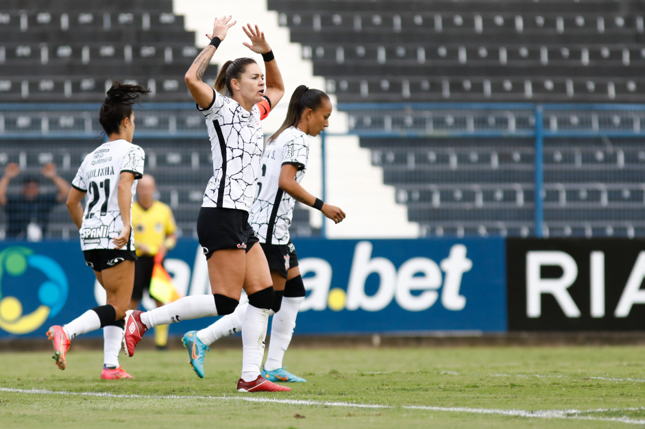 Gabi Zanotti comemora gol marcado contra o Real Braslia pelo Brasileiro Feminino 2022