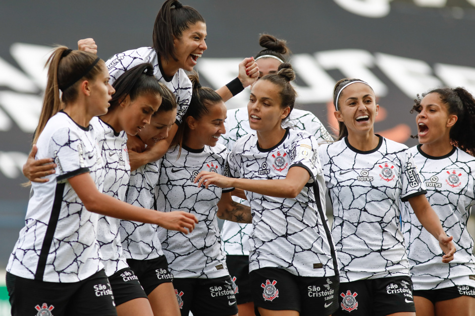 Jheni, Jaque, Gabi Zanotti, Juliete, Gabi Portilho, Diany, Paulinha e Yasmim em jogo do Corinthians