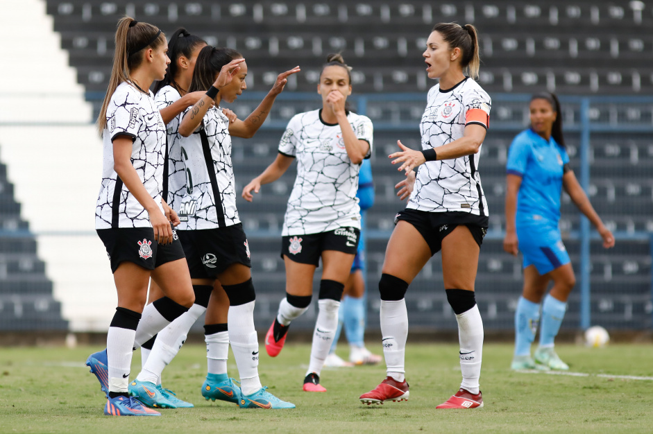 Zanotti, Portilho, Adriana, Jheni e Jaque em duelo contra o Real Braslia pelo Brasileiro Feminino