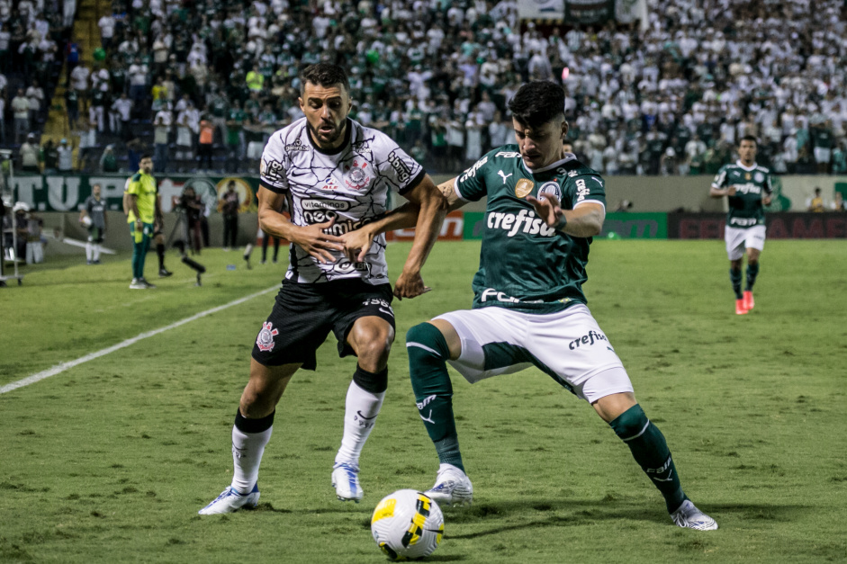 Jnior Moraes durante o clssico contra o Palmeiras