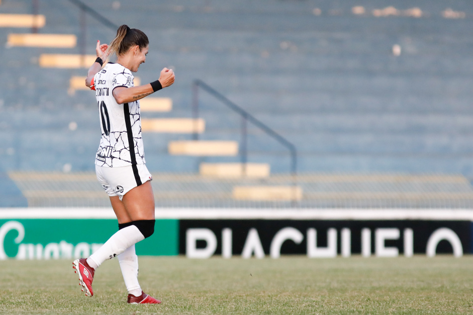 Gabi Zanotti em jogo contra o So Jos pelo Campeonato Brasileiro Feminino