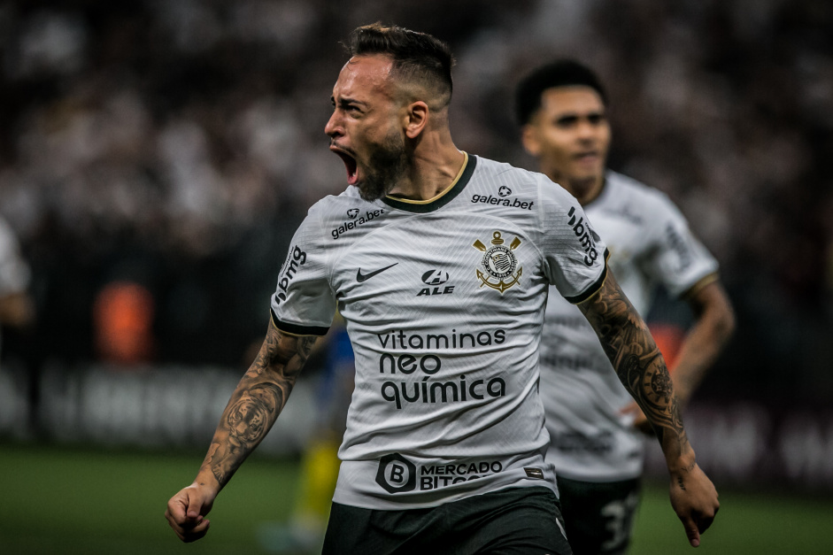 Maycon marcou o primeiro gol do Corinthians na Neo Qumica Arena