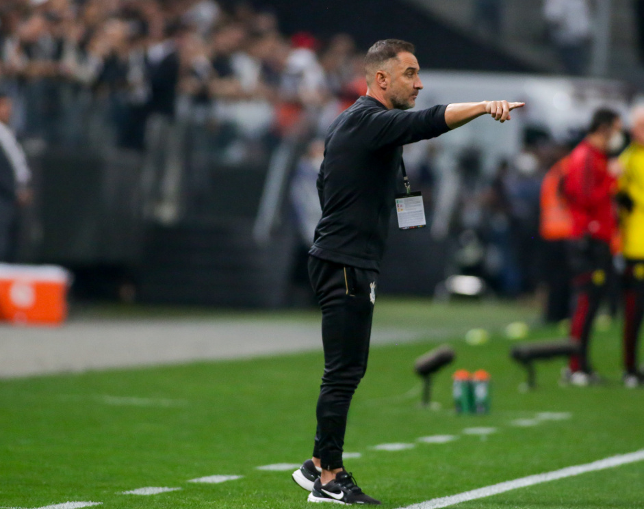 Vtor Pereira comanda o Corinthians em duelo contra o Flamengo