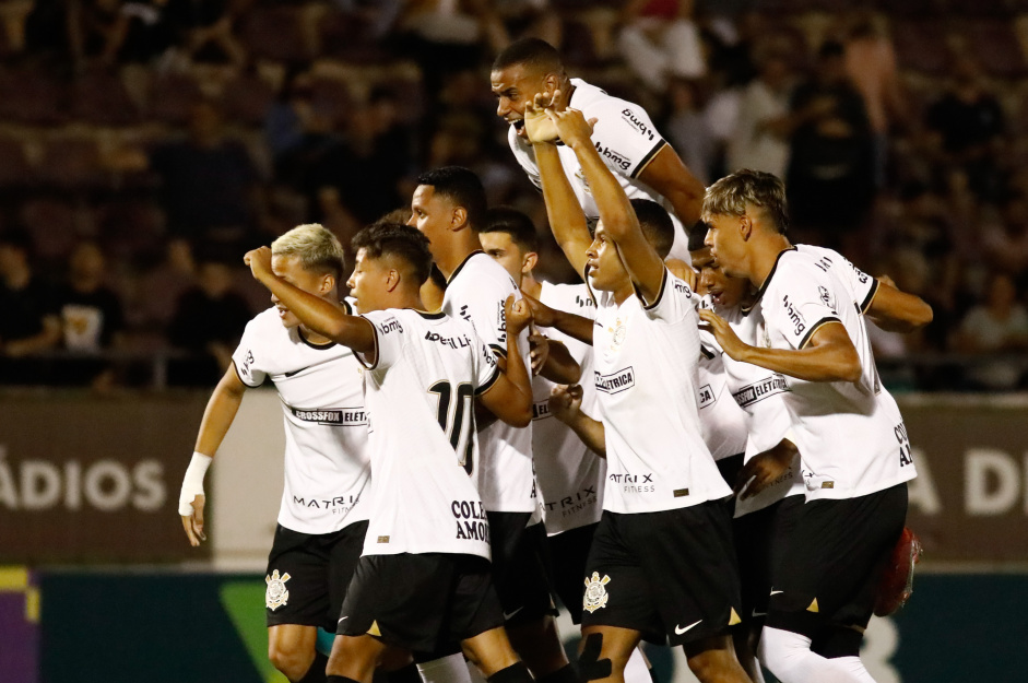 O Corinthians teve um dos times mais jovens na estreia da Copinha entre os quatro grandes de So Paulo