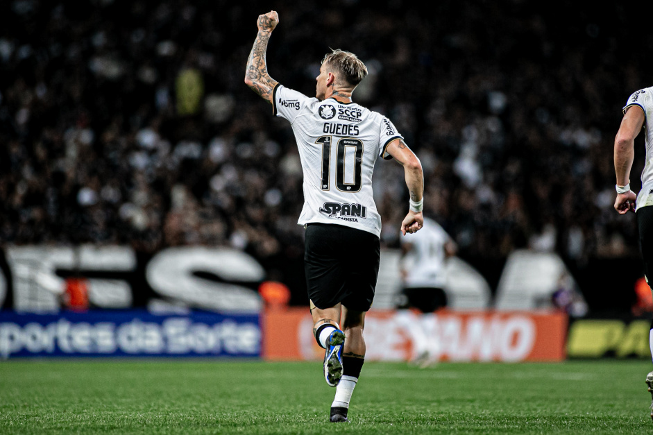 Rger Guedes balanou a rede pelo Corinthians