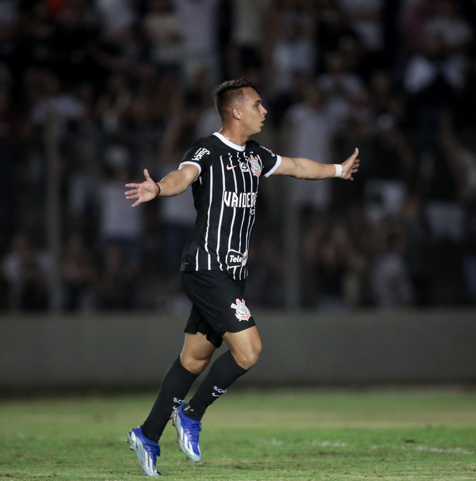 Giovane marcou o terceiro gol do Corinthians