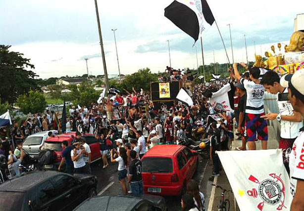 Ruas de Manaus tomadas pelos Corinthianos