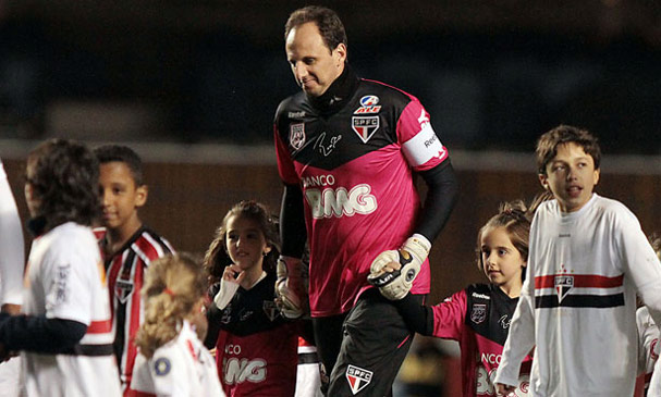 São Paulo lança a camisa rosa