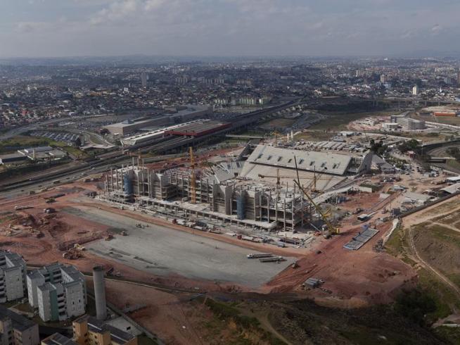 Por outro ângulo, a vista aérea dos arredores do estádio