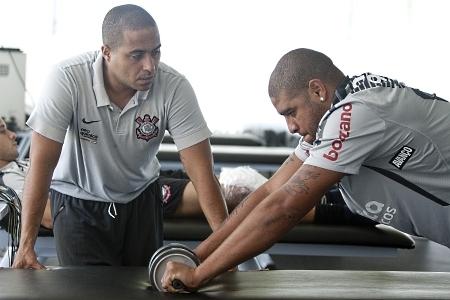 Adriano s volta a jogar no Corinthians se perder peso e fortalecer musculatura