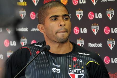 Corinthians estuda a contratao do lateral so-paulino Jnior Csar