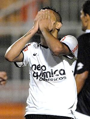 Dentinho perto de levar punição de 12 jogos; São Paulo pode perder 10 mandos