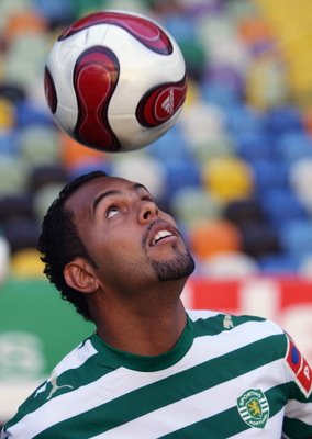 Dirigente do Internacional admite negociar Alecsandro