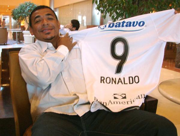 Golao contra o Santos em 2009, Vampeta elege os gols marcantes do amigo Ronaldo