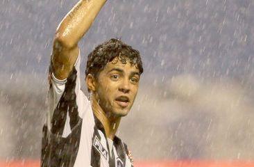 Lateral rescinde com Botafogo e reforca o Corinthians