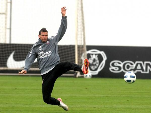 Leandro Cast&aacute;n nega que Santos esteja "engasgado'"