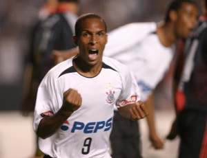Liedson afasta possibilidade de voltar ao Corinthians