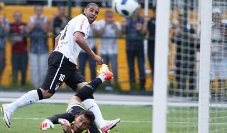 Liedson e Adriano: Momentos m&aacute;gicos para a Fiel.