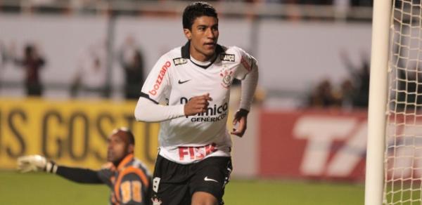 Milan envia representante para tentar contratação de Paulinho, do Corinthians