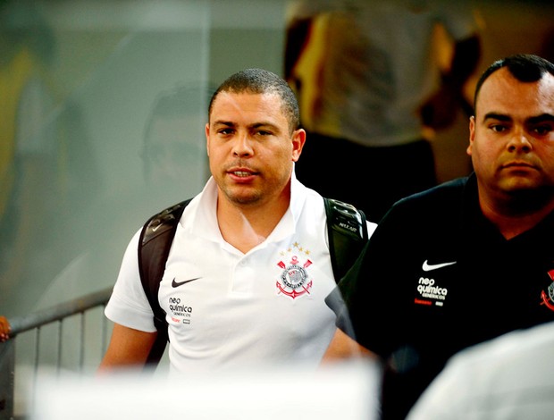 Novo capito do Timo, Ronaldo chega ao Pacaembu para estreia