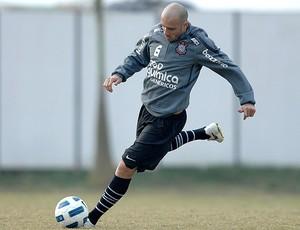 O Corinthians completo pode desequilibrar na reta final.