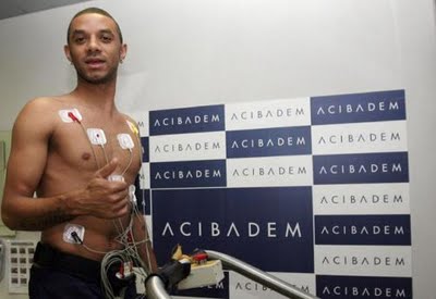 Peruano faz gola&ccedil;o e pode ser titular. Liedson e Cristian perto