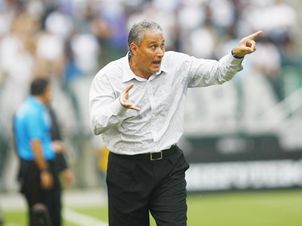 Tite na corda bamba no Corinthians