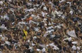 SP - CORINTHIANS/SP X SANTOS/SP - ESPORTES - Os jogadores durante partida válida pelo Campeonato Brasileiro de 2007, realizada no Pacaembu, na zona oeste de São Paulo, neste domingo a tarde. O jogo acabou 2x0 para o Corinthians, gols de Nilton e Arce. O juiz foi Paulo Cesar de Oliveira