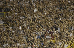 SP - CORINTHIANS/SP X AMERICA/RN - ESPORTES - Os jogadores durante partida válida pelo Campeonato Brasileiro de 2007, realizada no Pacaembu, na zona oeste de São Paulo, nesta quarta-feira a noite. O jogo acabou 1x0 para o Corinthians gol de Finazzi. O juiz foi Claudio Luciano Mercante Jr